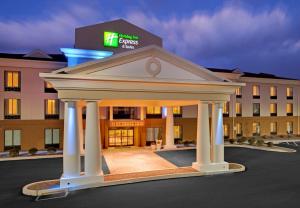 a hotel with a gazebo in front of it at Holiday Inn Express Hotel & Suites Lebanon, an IHG Hotel in Lebanon