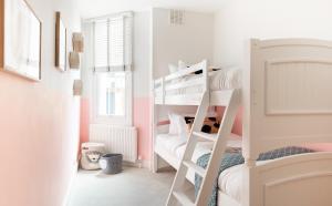 The Chelsea Arms - Bright 3BDR with Garden & Private Parking