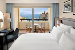 Vuode tai vuoteita majoituspaikassa Columbus Hotel Monte-Carlo, Curio Collection by Hilton