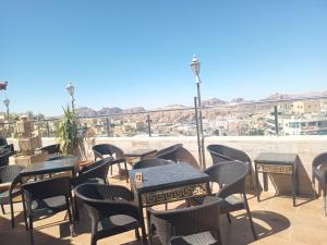 O vedere generală la munți sau o vedere la munte luată de la acest aparthotel