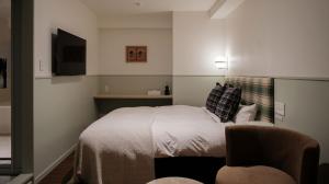 miss morgan hotel客房内的一张或多张床位