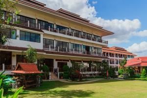 a building with a lawn in front of it at Chiangkhan River Mountain Resort in Chiang Khan