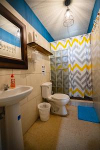 Kylpyhuone majoituspaikassa Hostel Travelers Santiago
