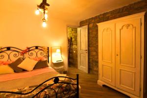 A bed or beds in a room at Il Borgo del Castello