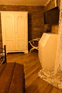 A television and/or entertainment centre at Il Borgo del Castello