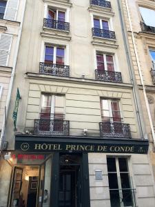 a hotel prince de concorde in front of a building at Prince de Conde in Paris