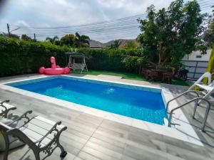 Bazén v ubytování Little home poolvilla nebo v jeho okolí