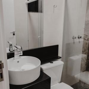 a bathroom with a sink and a toilet and a shower at Petri Plaza Hotel in Francisco Beltrão