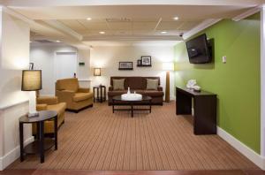 Imagen de la galería de Holiday Inn Express Hotel & Suites Rogers, an IHG Hotel, en Rogers