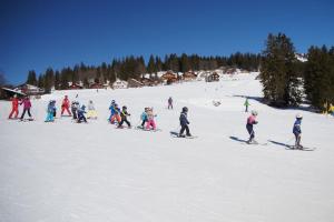 a group of people skiing down a snow covered slope at Schäfli in Amden