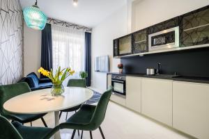 Kuchyňa alebo kuchynka v ubytovaní BpR KYANIT Design Apartments with A/C