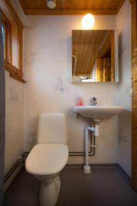 Ett badrum på Ulvö Lakeside Resort