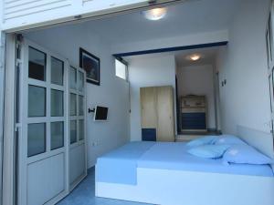 Posteľ alebo postele v izbe v ubytovaní Žal Beach Apartments