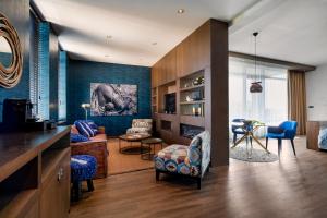 Posezení v ubytování Van der Valk Hotel Sneek