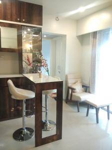 Фоайе или бар в Parishreya Holiday home Lonavala