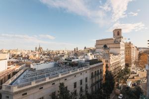 バルセロナにあるPenthouse City Center With 2 Terraces And Viewsの最上階からの市街の景色