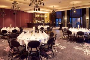 Restaurace v ubytování Van der Valk Hotel Sneek