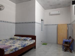Кровать или кровати в номере Nhà nghỉ Ngọc Phượng Hòn Sơn