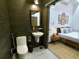 Ένα μπάνιο στο Daisy House +95 φωτογραφίες