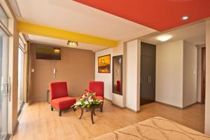 Posezení v ubytování Plaza Sur Hotel & Suites