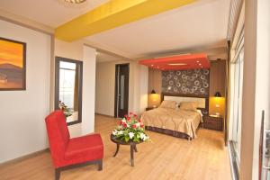 Postel nebo postele na pokoji v ubytování Plaza Sur Hotel & Suites
