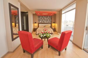 Posezení v ubytování Plaza Sur Hotel & Suites