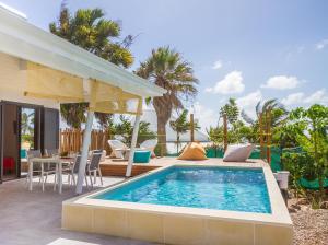 Bazén v ubytování Iguane House Villas & Micro Spa nebo v jeho okolí