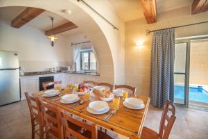 Kuchyň nebo kuchyňský kout v ubytování Rebekah Holiday Home