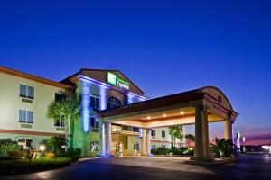 Imagen de la galería de Holiday Inn Express Hotel & Suites Live Oak, an IHG Hotel, en Live Oak