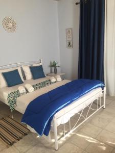 A bed or beds in a room at Traditional House “AVLI”
