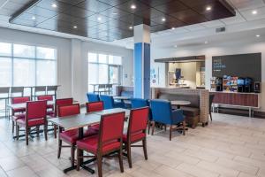 Ресторан / й інші заклади харчування у Holiday Inn Express & Suites St. Louis - Chesterfield, an IHG Hotel