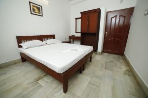 Kairali Tourist Home客房内的一张或多张床位
