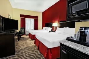 Postel nebo postele na pokoji v ubytování Holiday Inn Express & Suites Cotulla by IHG