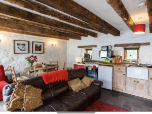 Photo de la galerie de l'établissement Ty Fferm Hen, The Ancient Farmhouse, à Talybont