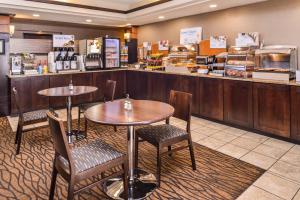 Gallery image of Holiday Inn Express & Suites Topeka West I-70 Wanamaker, an IHG Hotel in Topeka