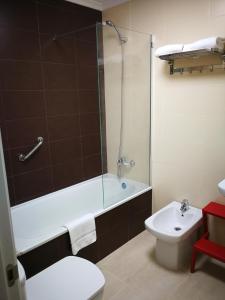 Phòng tắm tại Apartamentos Gran Socaire de Noja