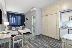 Kuchyňa alebo kuchynka v ubytovaní Apartamentos Colón Playa