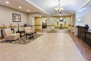 Posezení v ubytování Holiday Inn Express Hotel & Suites Alvarado by IHG + 28 fotografií