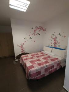 Cama o camas de una habitación en Sant Pere Apartment