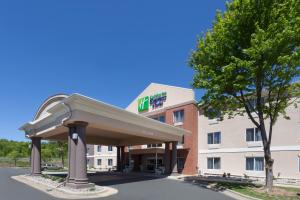 Imagen de la galería de Holiday Inn Express Hotel & Suites Mebane, an IHG Hotel, en Mebane