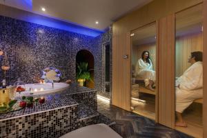 Um banheiro em Dharma Boutique Hotel & SPA