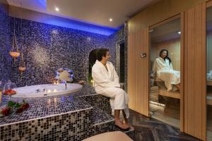 Um banheiro em Dharma Boutique Hotel & SPA