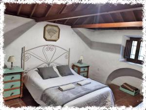 Tempat tidur dalam kamar di Cortijo Casas Viejas