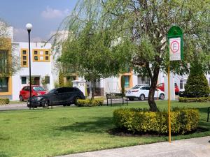 a no parking sign on a pole in a park at Boutique Gym Salon juegos Tv Oficina Sanitizada in Toluca