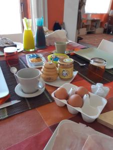 トルトリにあるLe Stanze di Patikaの卵入りテーブル