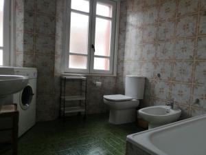Koupelna v ubytování Apartamentos Turísticos La Solana + 37 fotografií