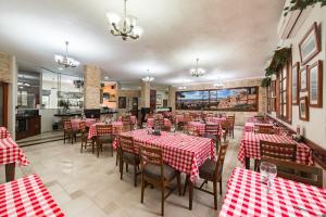 A restaurant or other place to eat at Hotel Genova Centro