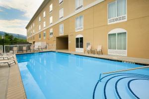 a large swimming pool in front of a building at Holiday Inn Express & Suites Caryville by IHG in Caryville