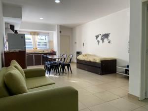 Luis Guillón的住宿－Mendoza Apartments Ezeiza Airport，相簿中的一張相片