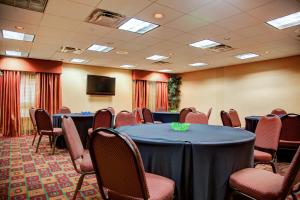 Μια τηλεόραση ή/και κέντρο ψυχαγωγίας στο Holiday Inn Express Tyler South by IHG
